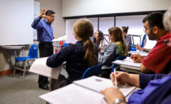 Docentes podrán acceder a maestrías y doctorados con nuevo programa de becas