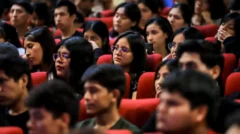 Asiste al conversatorio «Cultivando Humanismo y Ciencia en Cayetano Heredia»